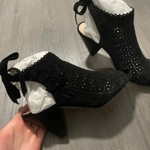 Vince Camuto Ensley black suede heels, size 9 wide - Picture 3 of 10